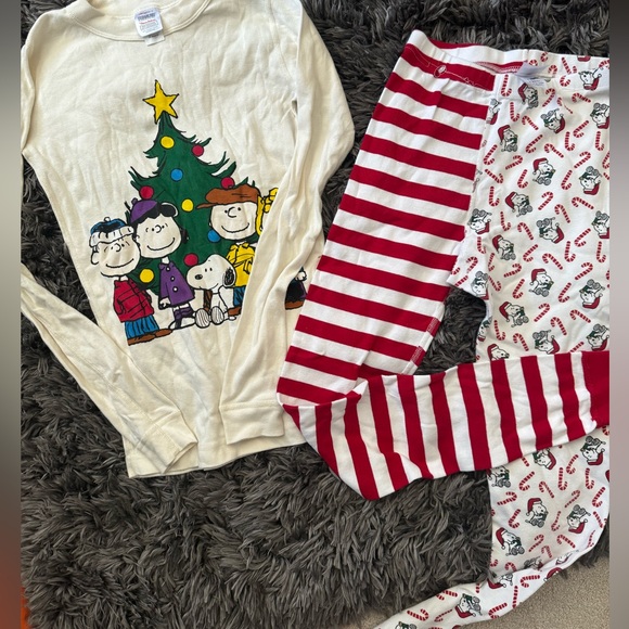 Like new Hanna Andersson Christmas Charlie Brown pajama set retails 65.00 - Picture 1 of 4